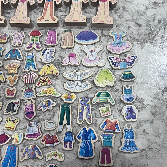 T.S. Shure DAISY Girls Magnetic Dress Up Dolls - Picture 2 of 4